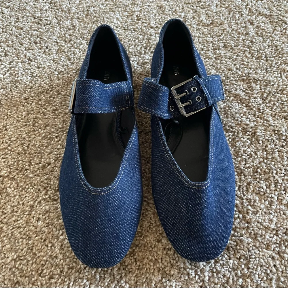 Zara Mary Jane Denim Flats Women’s 10 Blue Dark Wash
Minimalist Chic Everyday - Picture 6 of 16